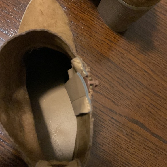 Universal Thread suede booties, tan, size 8, side zipper, decorative tassel - Picture 5 of 6